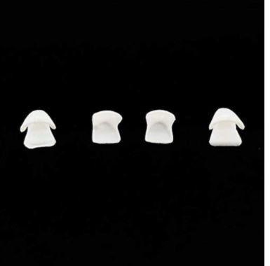 Comprar Dentes De Vampiro Postiços  : O Uso Constante De Elementos Como Tabaco, Café, Chá E Vinho Tinto Irá Escurecer E Manchar Sua Prótese Ao Longo Do Tempo.