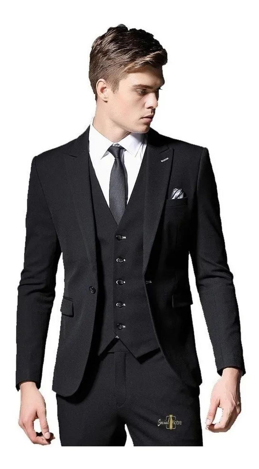 terno preto com blusa branca