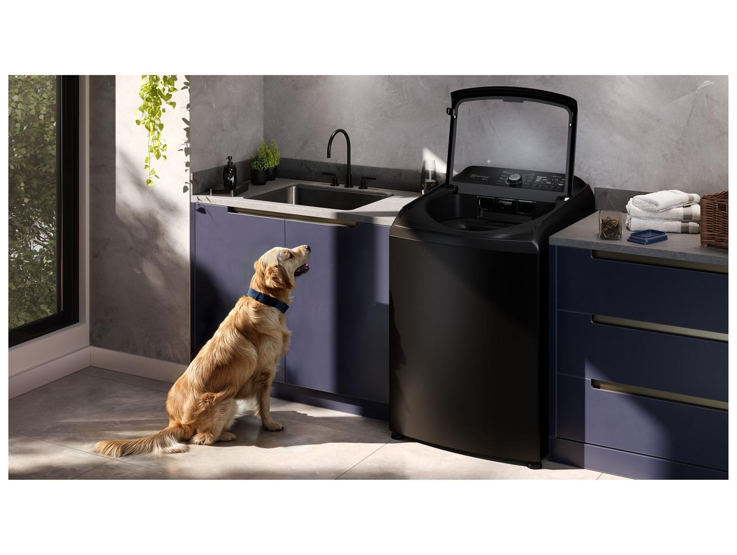 Lavadora de Roupas Electrolux 18kg Preta Cesto Inox 11 Programas de Lavagem LEB18