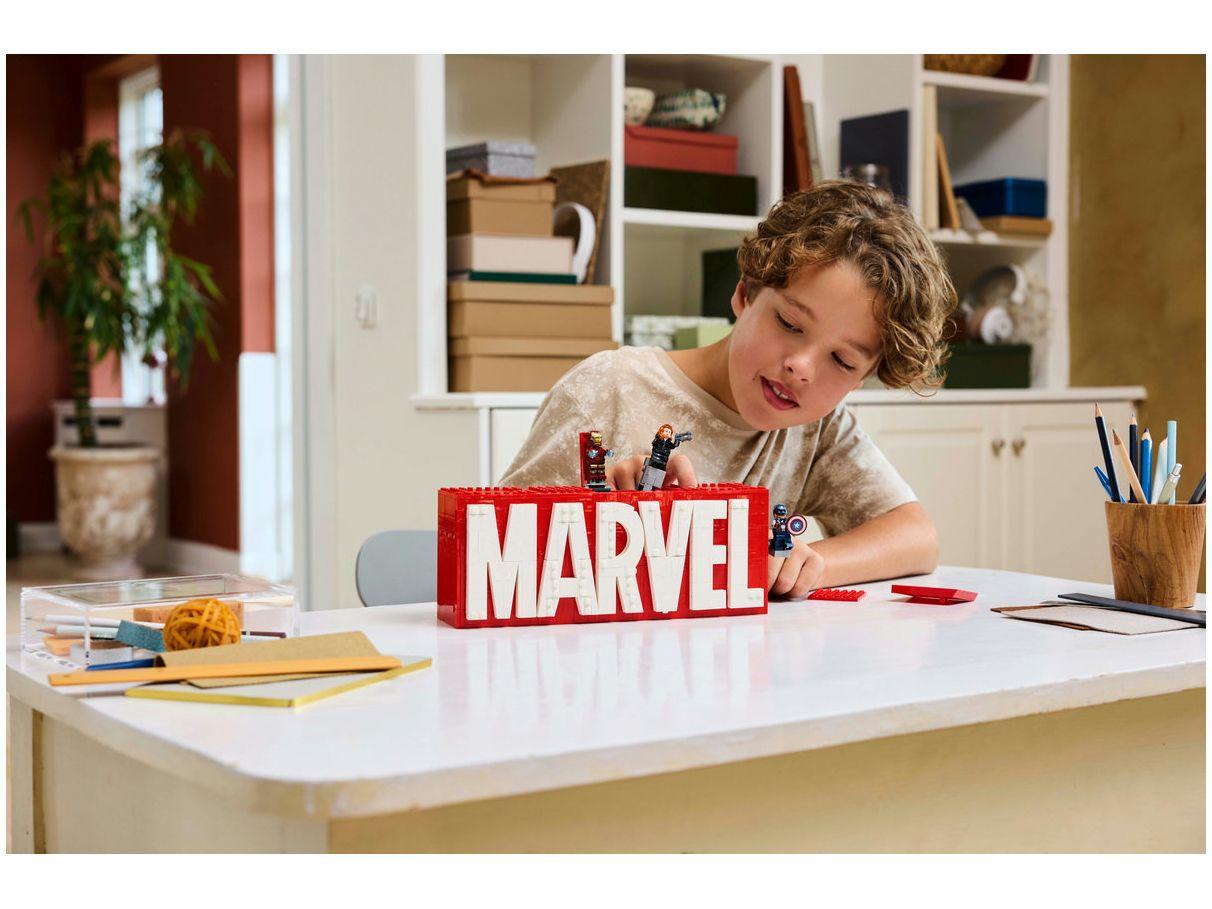 LEGO Logo e Minifiguras da Marvel 76313