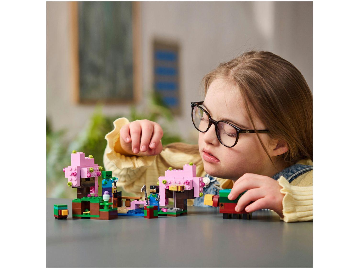 LEGO Minecraft O Jardim de Cerejeiras 21260