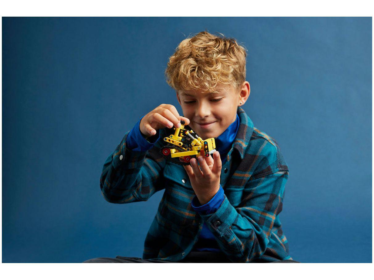 LEGO Technic Trator de Esteira para Trabalhos Pesa