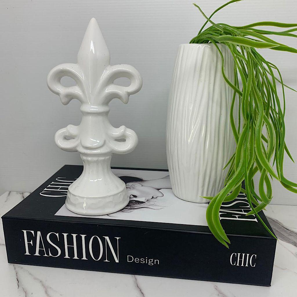 Livro decorativo, vaso de cerâmica e ornamento flor de lis - Dünne It -  Vasos para Plantas - Magazine Luiza