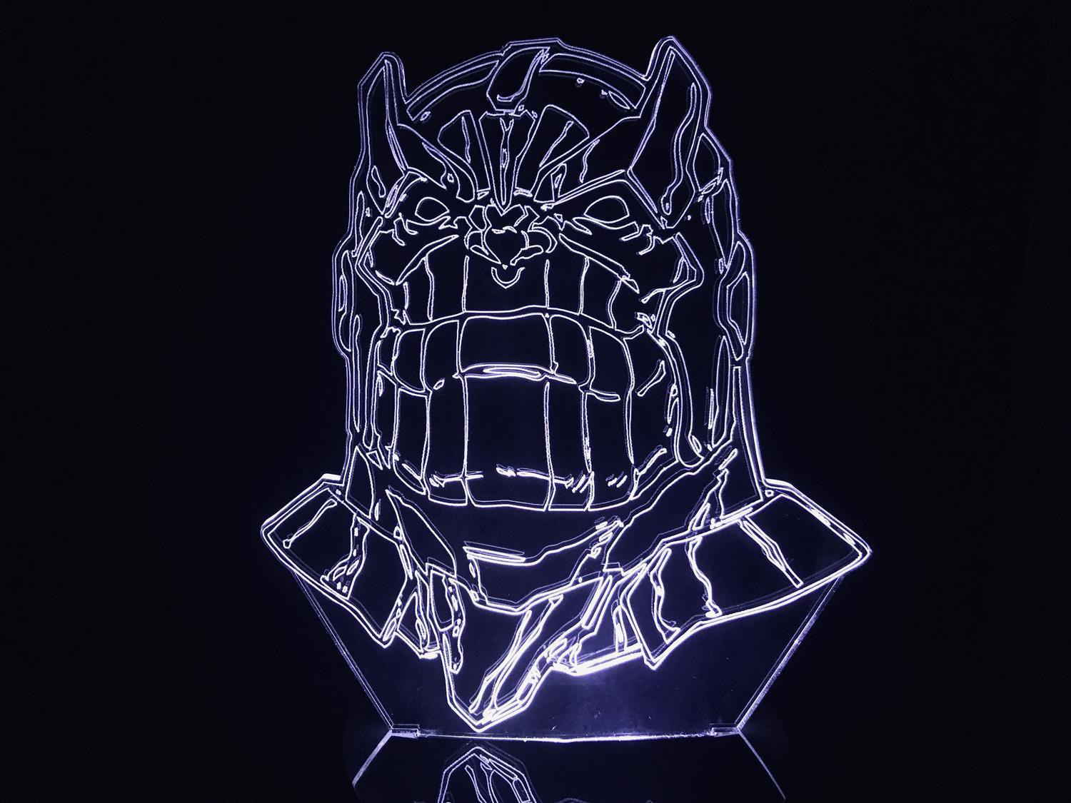 Luminária Led 3d Busto Thanos Vingadores Infinita Geeknario