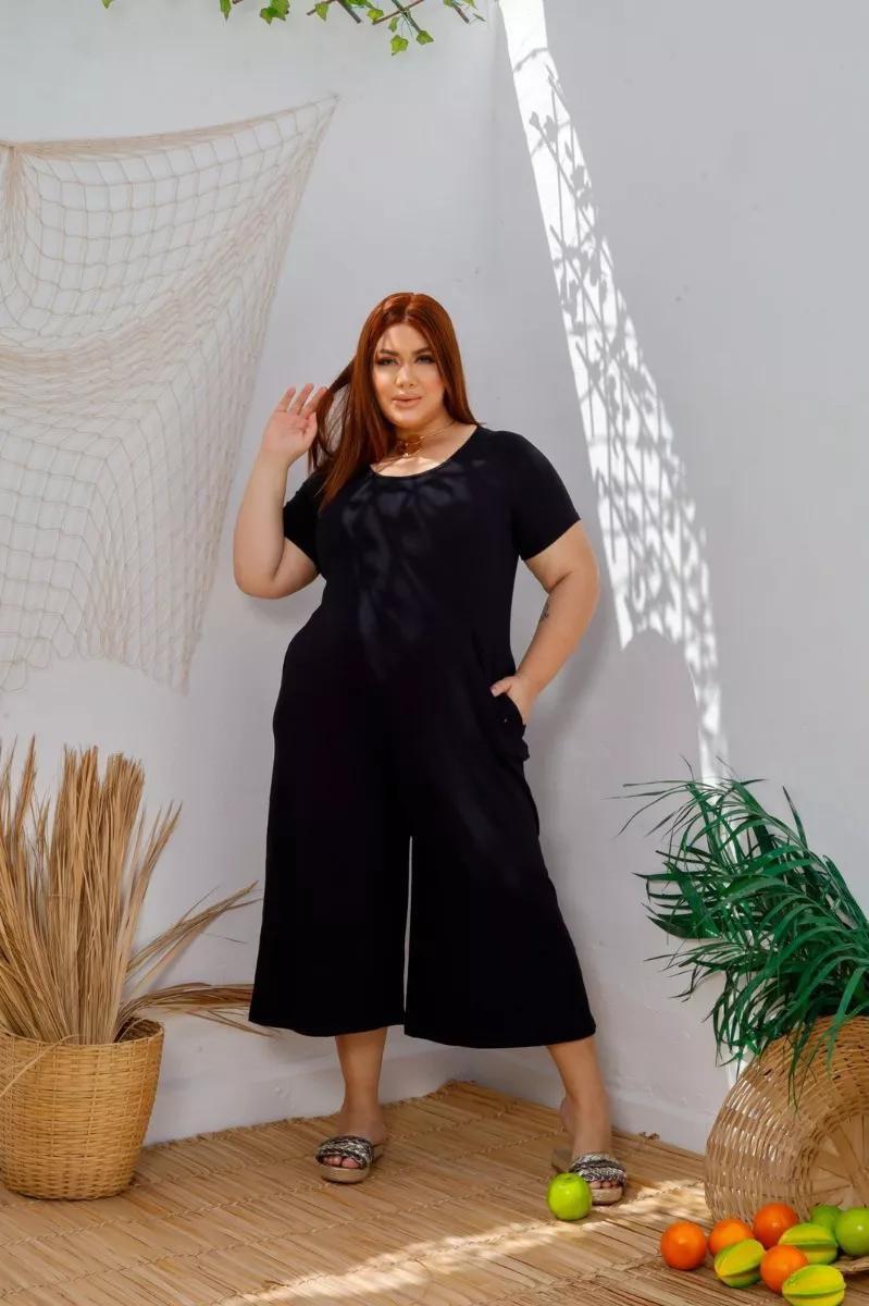 Macacão Pantacourt Plus Size Pantacourt Malha Preta Macacão