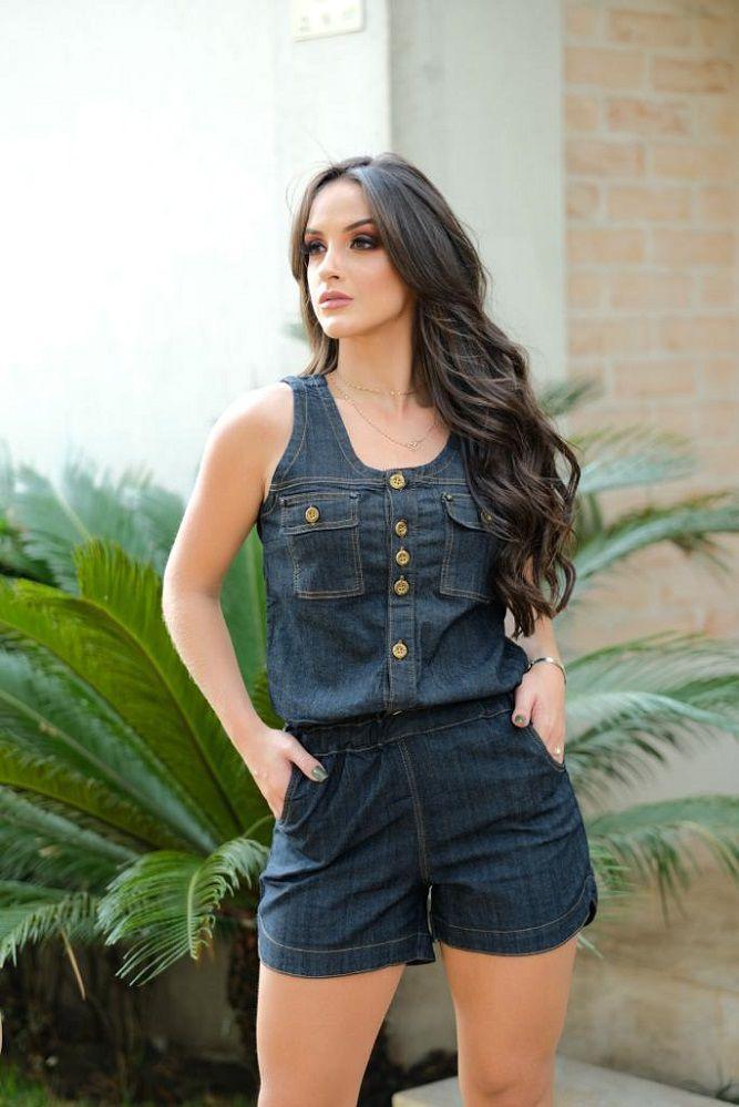 macacão jeans curto feminino