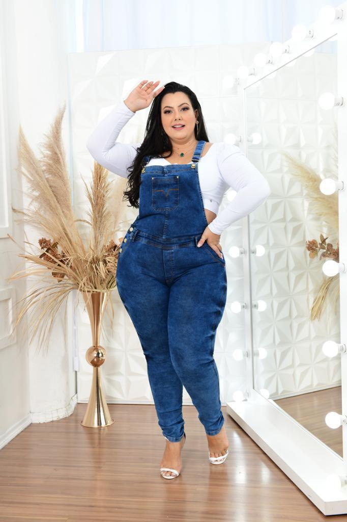 Macacão jeans longo plus size fashion