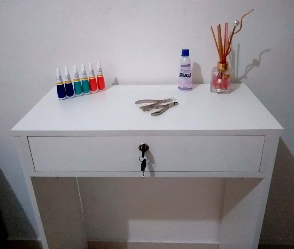 Mesa p/ Manicure c/ 1 Gaveta com chave 60Lx77Ax30P , Virtude móveis R$ 196,36 à vista. Adicionar à sacola
