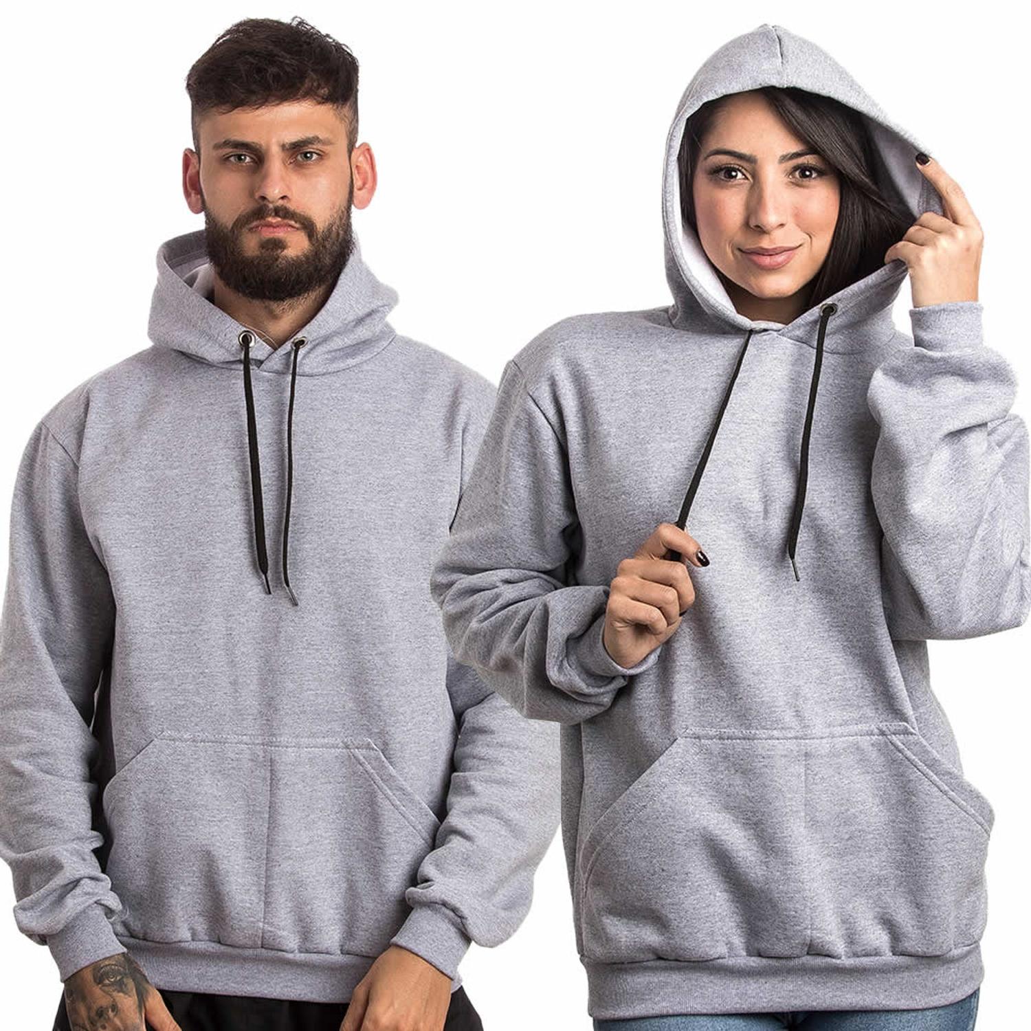couple in moletom com capuz
