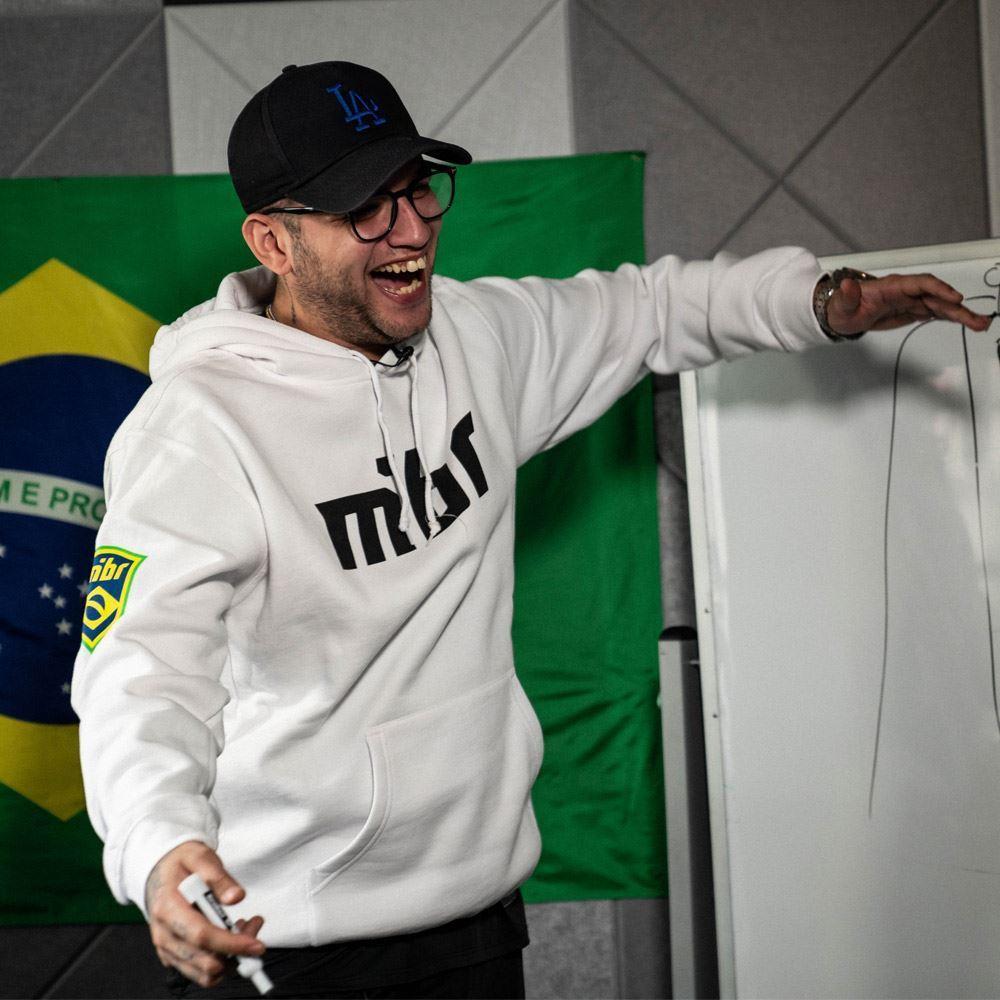 calça moletom mibr