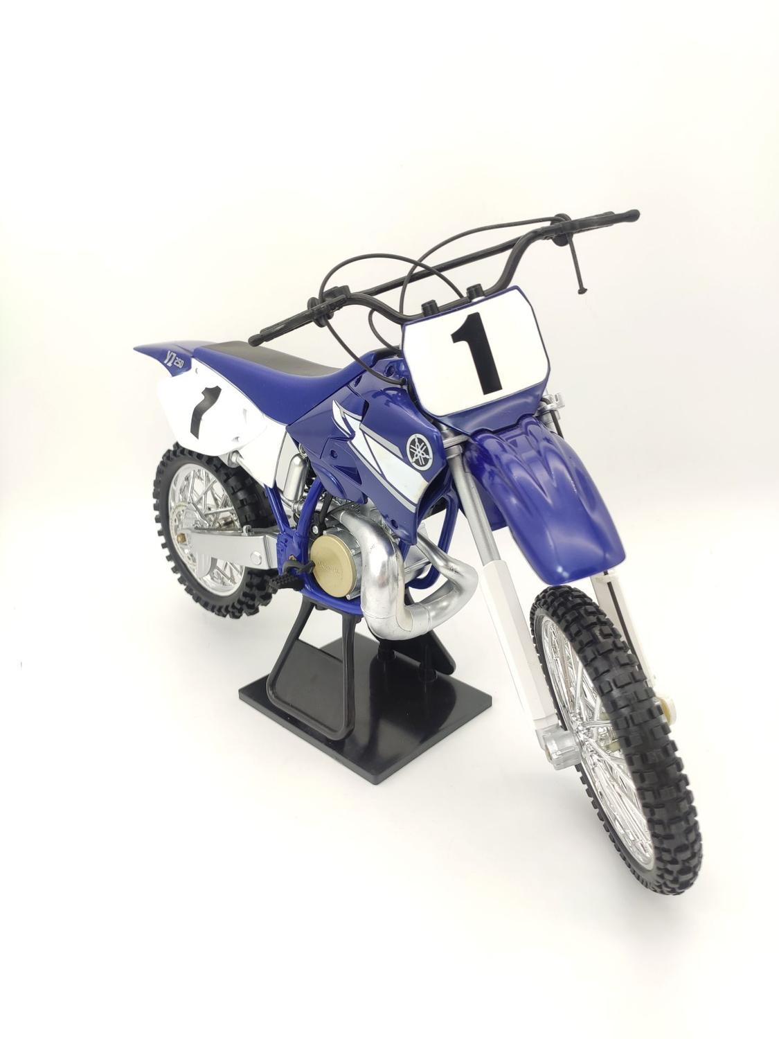 Moto de Ferro Trilha Miniatura Yamaha YZ 250 1:6 na Caixa New-Ray