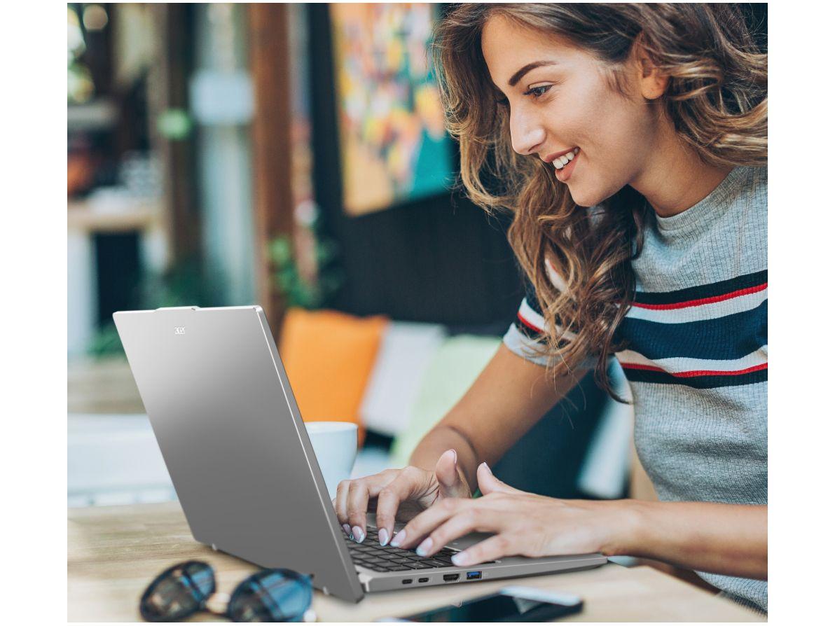 Notebook Acer Swift Go 14 SFG14-73T-54KB Intel Core Ultra 5 16GB RAM SSD 512GB 14" Touchscreen LED