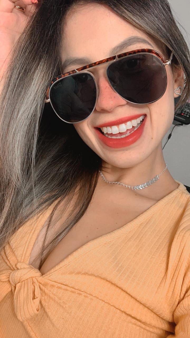 Mulher de óculos escuro Clearance