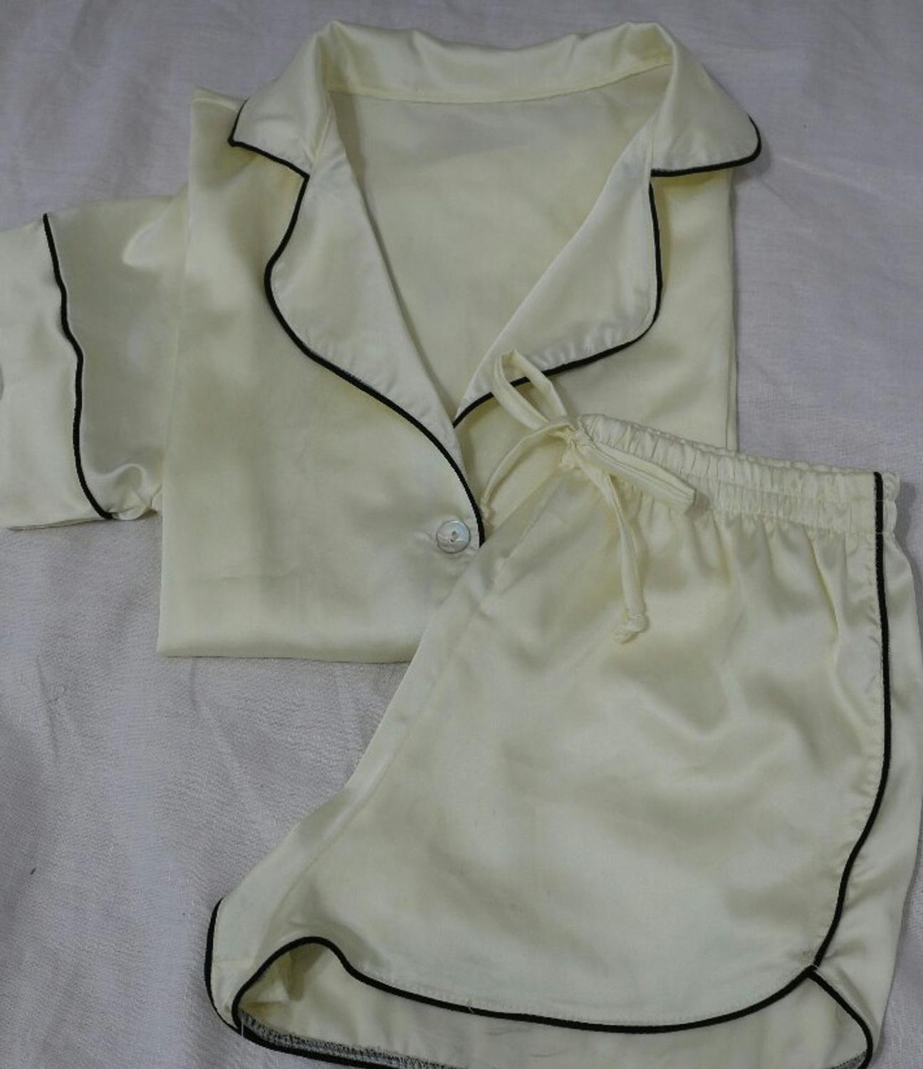 Pijama de botão em Cetim Estilo Americano. Verde com Salmão.