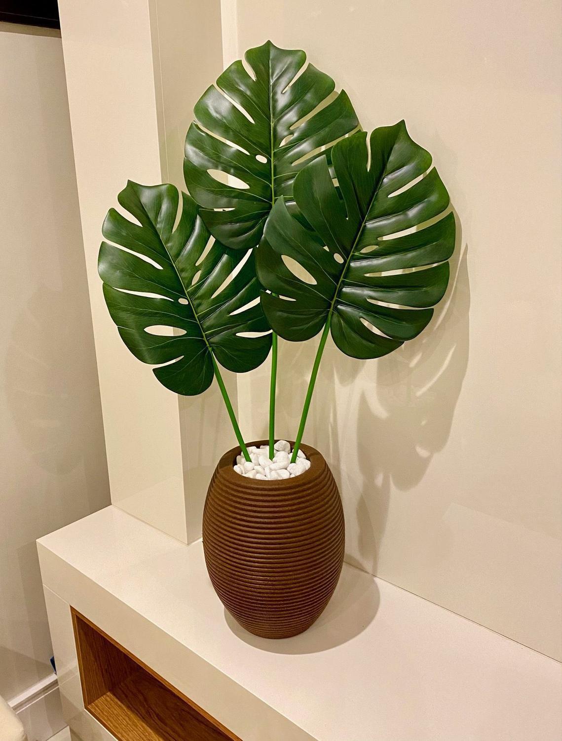 Planta Artificial Costela De Adão Grande Para Sala Com Vaso Marrom - Minha  Casa + - Árvore Artificial - Magazine Luiza