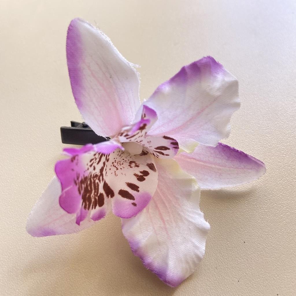 Presilha Flor Orquídea Pequena para Cabelo - Pistache Acessórios - Presilha  de Cabelo - Magazine Luiza