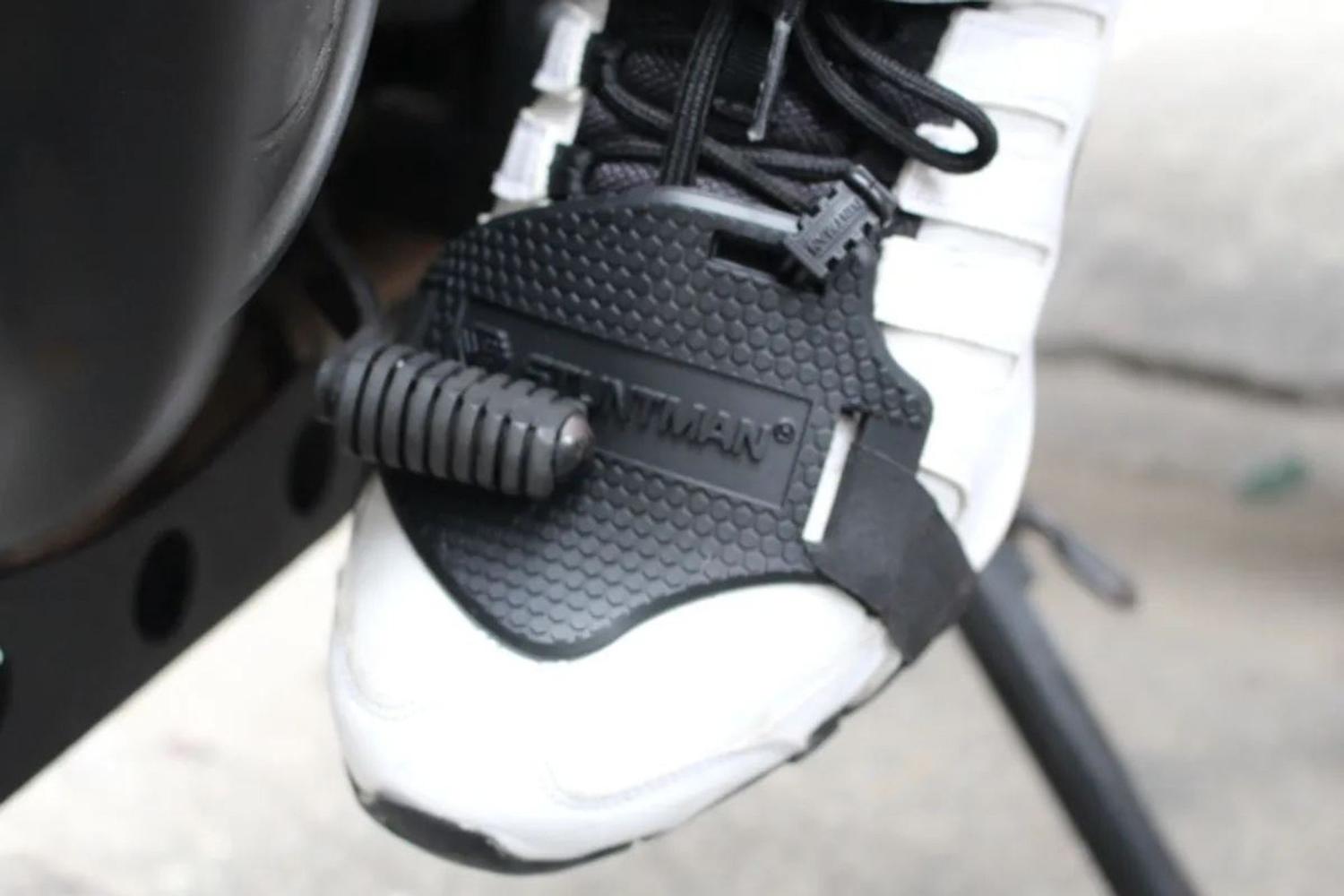 Protetor Tênis Calçados Pedal Marcha Moto Cambio Sapato Novo - LEG SPEED -  Acessórios para Motos - Magazine Luiza