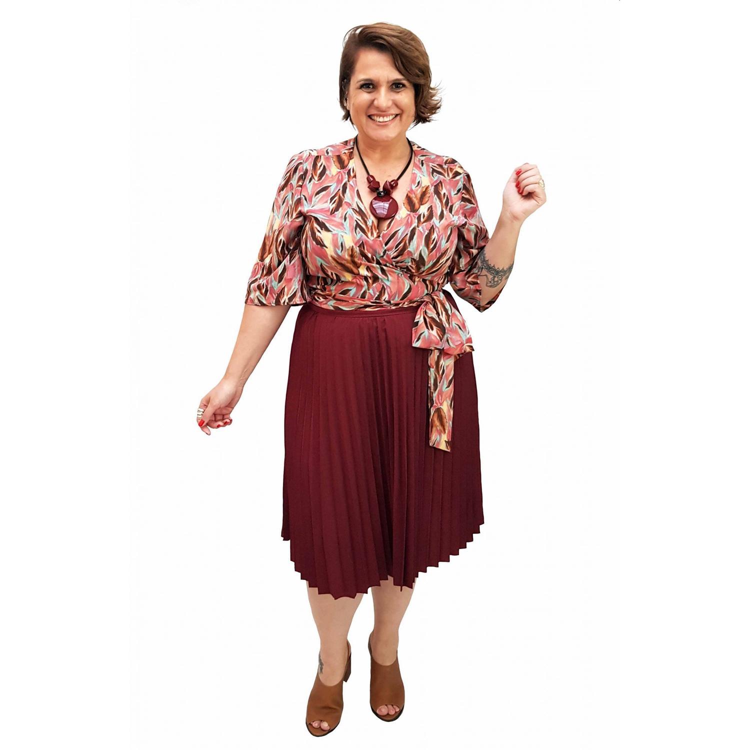 saia plissada preta plus size