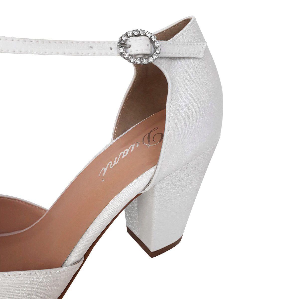 sandalia branca casamento