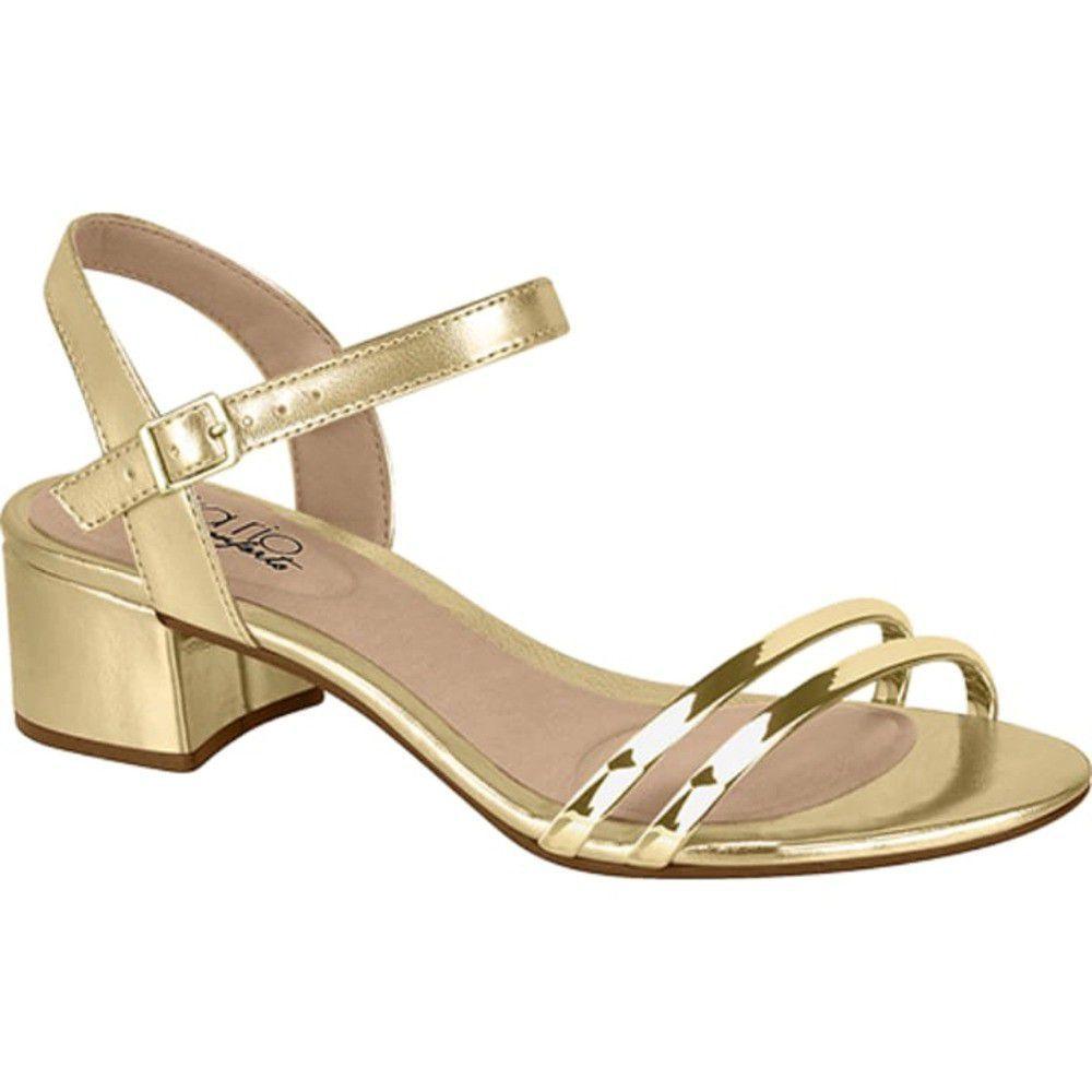 sandalia dourada beira rio