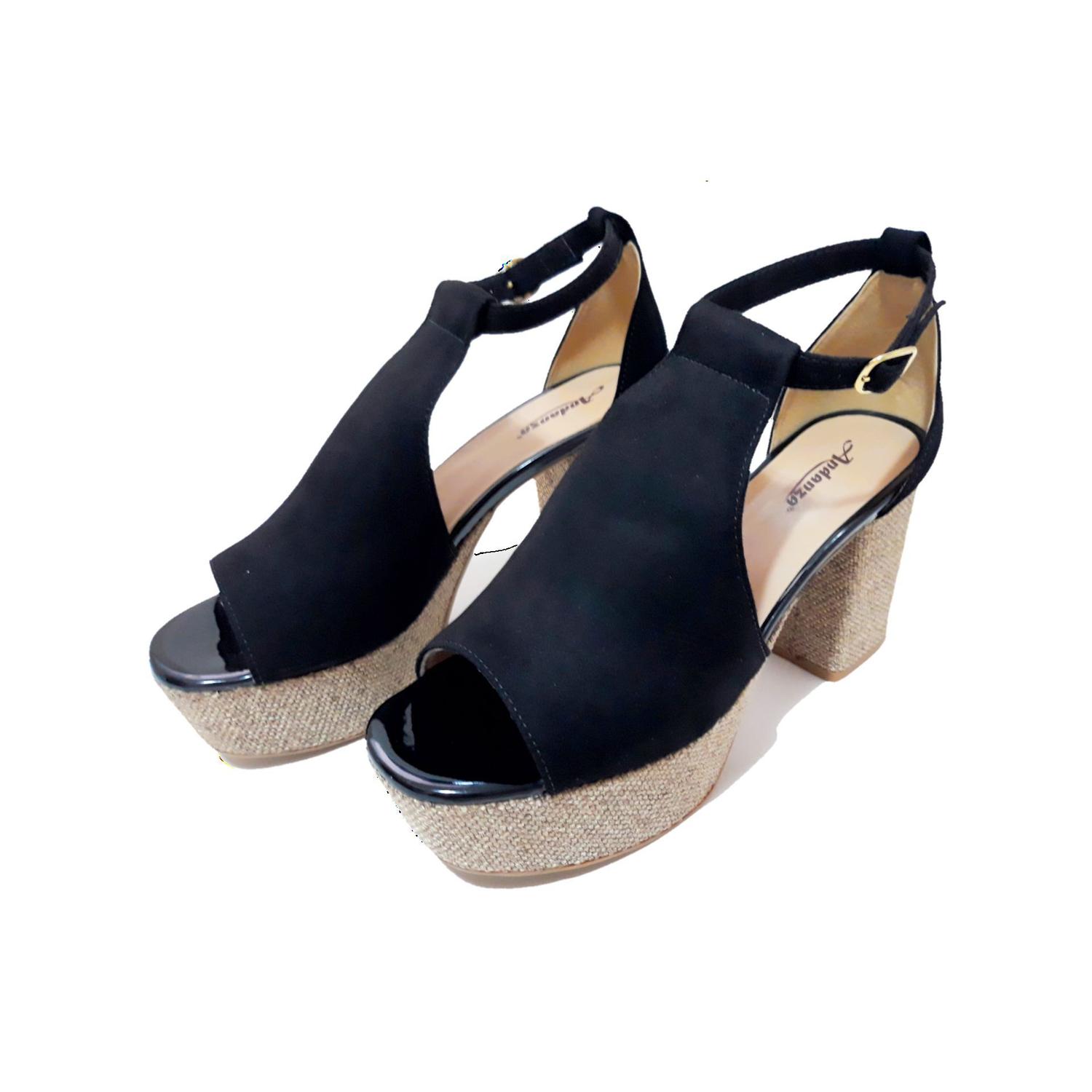 Sandália Feminina Plataforma Caramelo - Andanza - Sandália Feminina -  Magazine Luiza