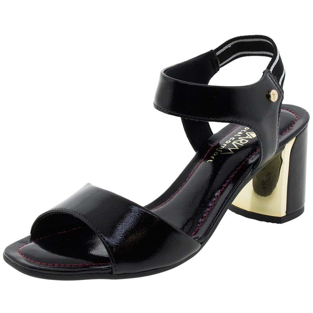 sandalia preta de salto quadrado