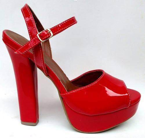 sandália vermelha plataforma