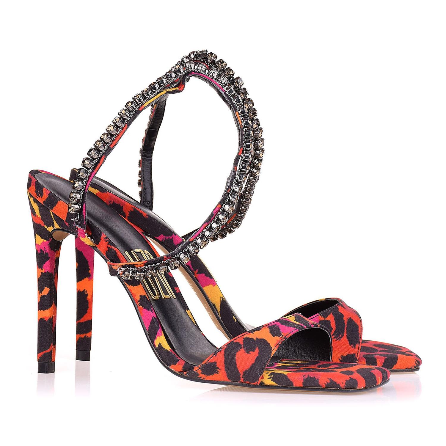 Lala Rudge assina sapatos do verão 2016 da Uza shoes - Vogue | news