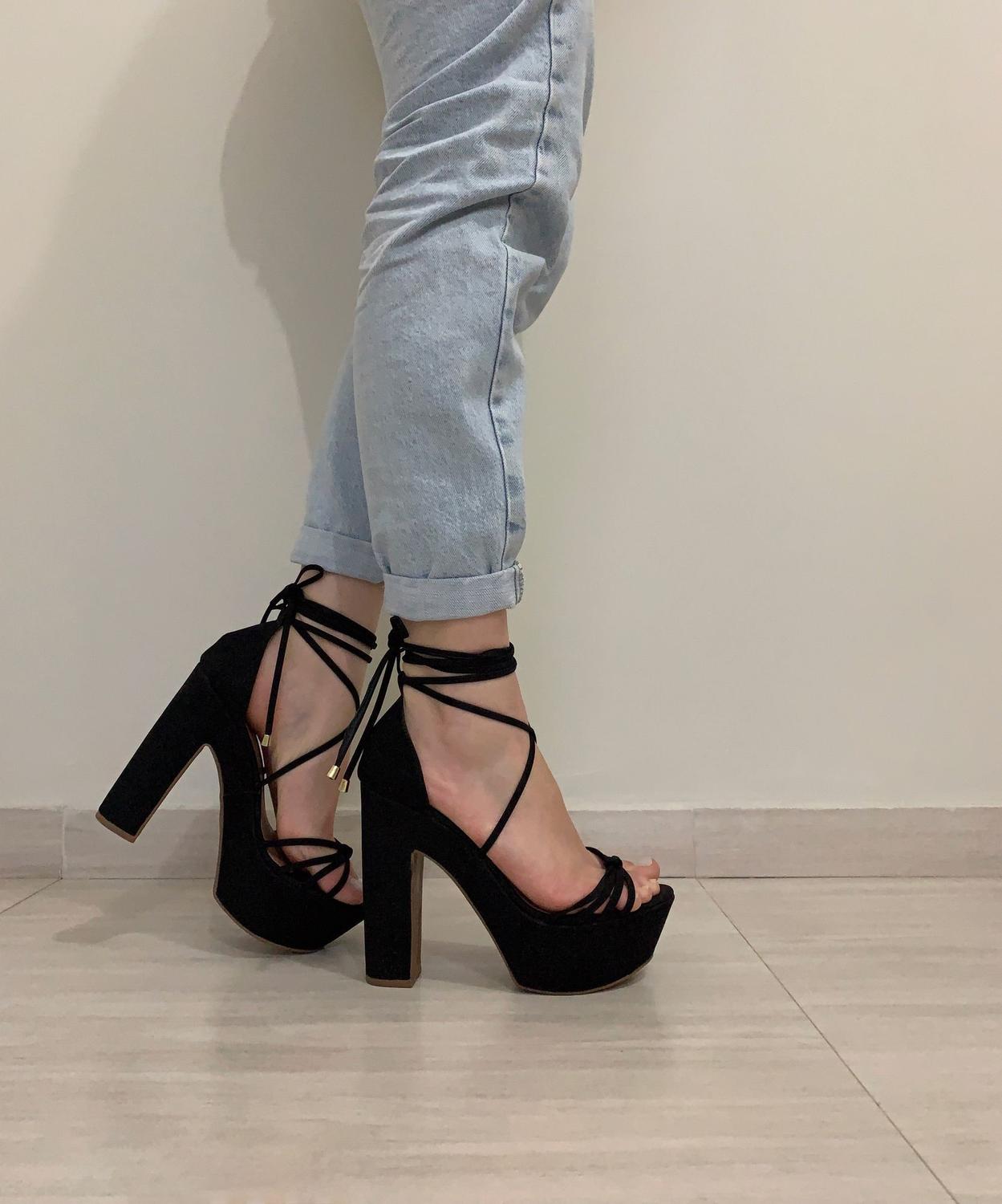 Sandália salto grosso amarração - By Mariah - Outros Moda e Acessórios -  Magazine Luiza