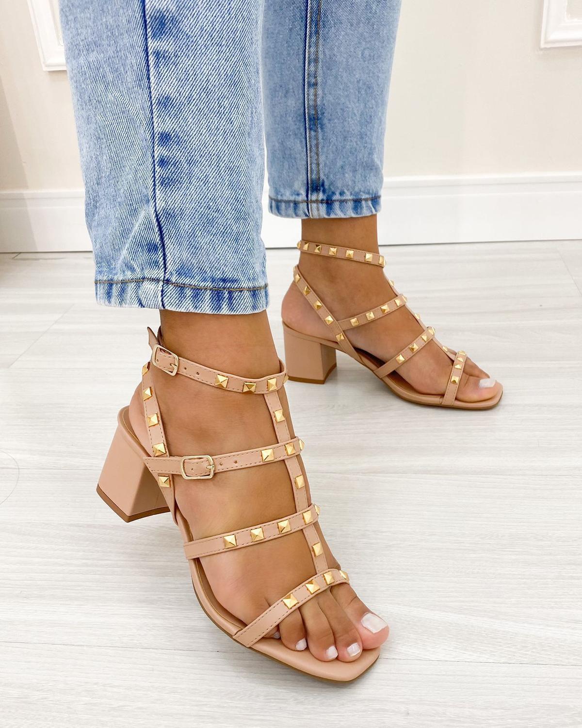 Sandália Tachas Nude - Amandine - Sandália Feminina - Magazine Luiza