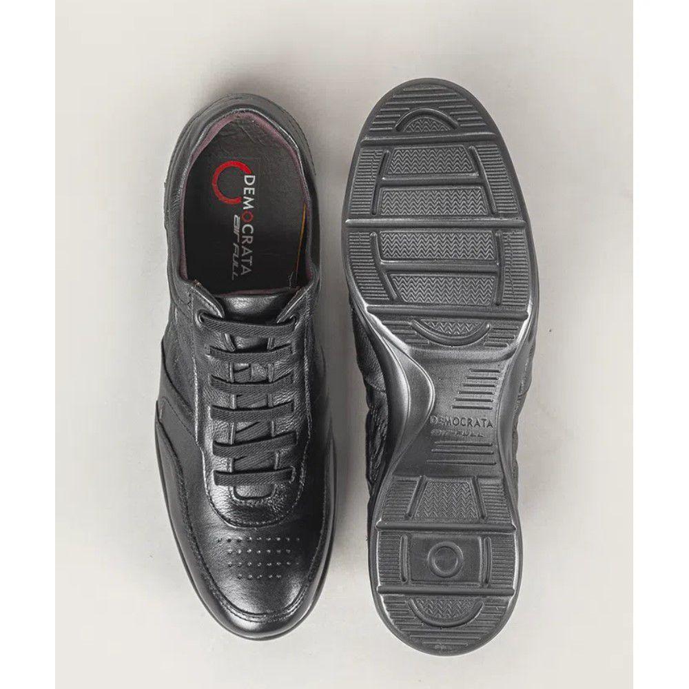 O Sapatênis Smart Comfort Air é confeccionado em couro, na cor café. Possui  fech