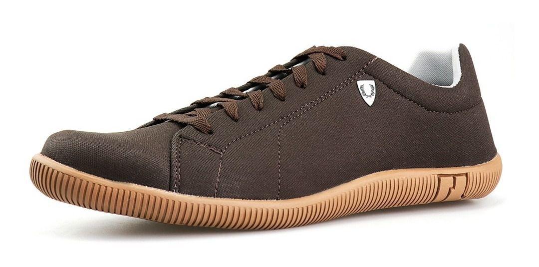 sapatenis marrom combina