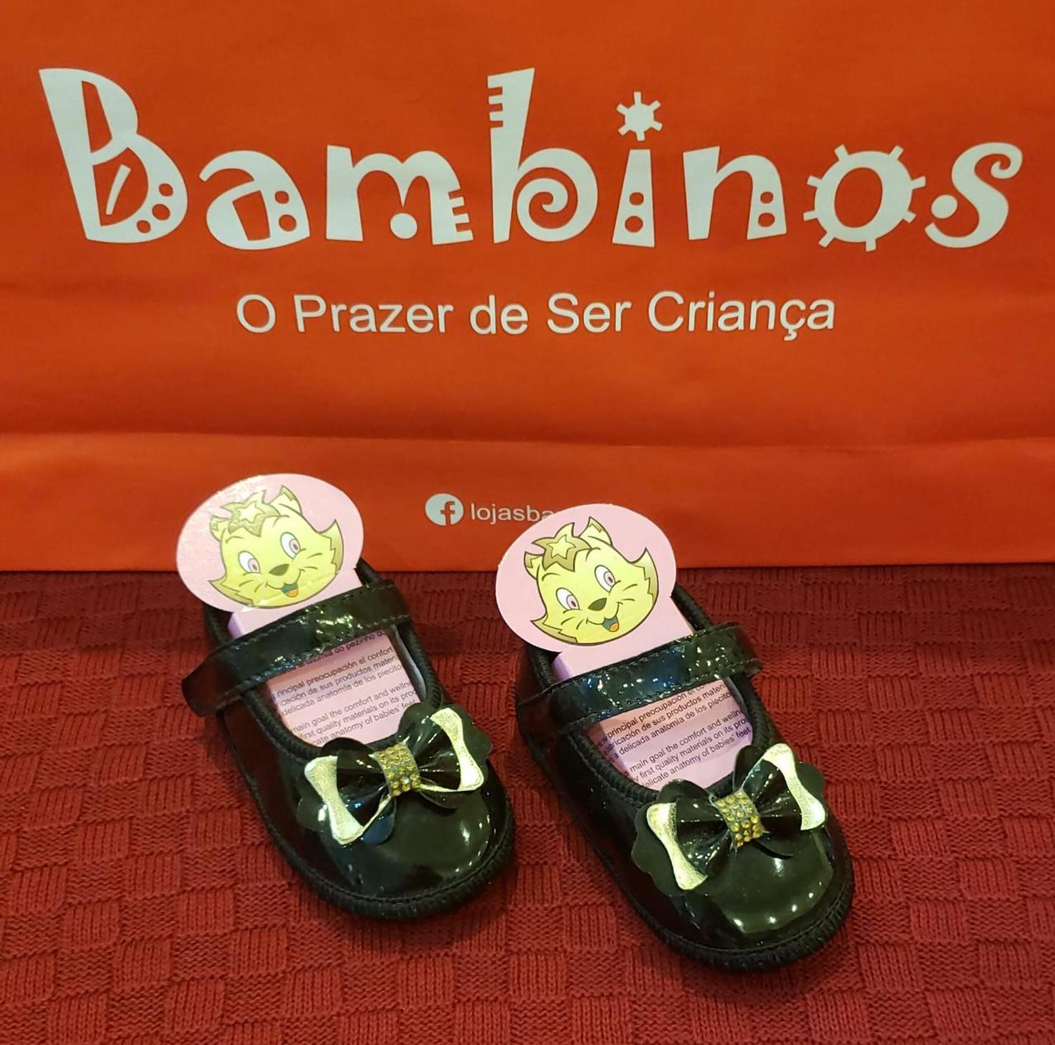 sapatilha preta de criança