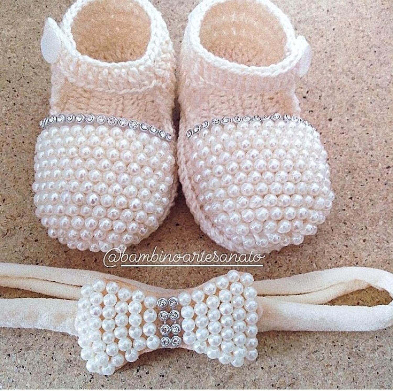 Sapatinho para bebê crochê com pérolas kit luxo - Bambino Artesanato -  Sapatinho de Bebê - Magazine Luiza