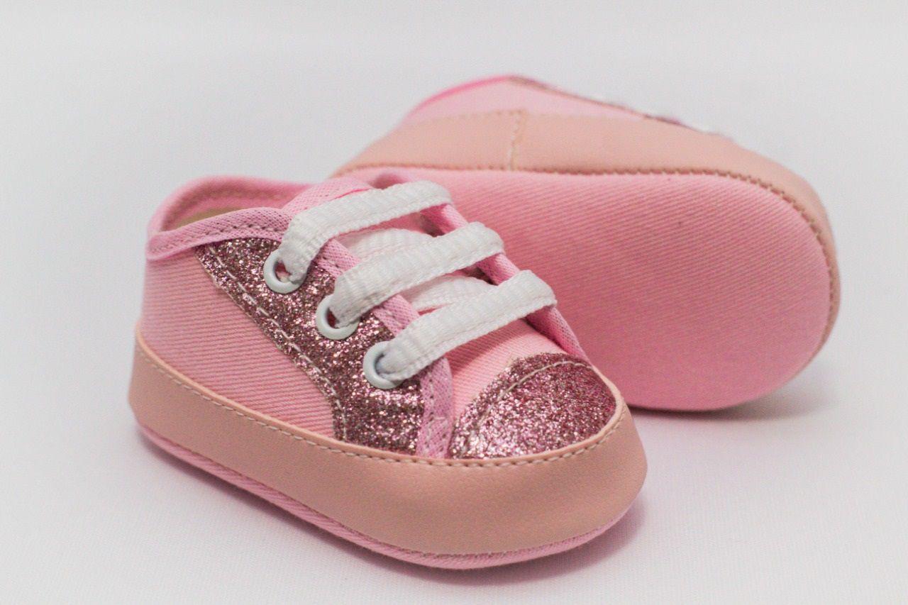 Bebê recém-nascido, menina, sapatos, booties. Cor-de-rosa, sapatos, recem  nascido, booties, menina bebê. | CanStock