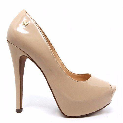 sapato bege salto alto