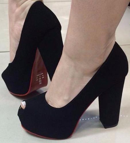 sapato preto de salto