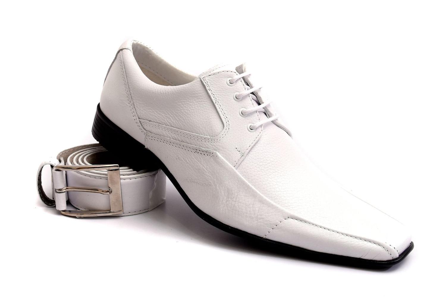 sapato de couro costurado