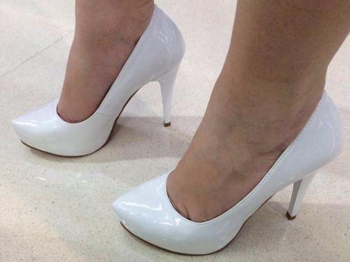 scarpin meia pata branco