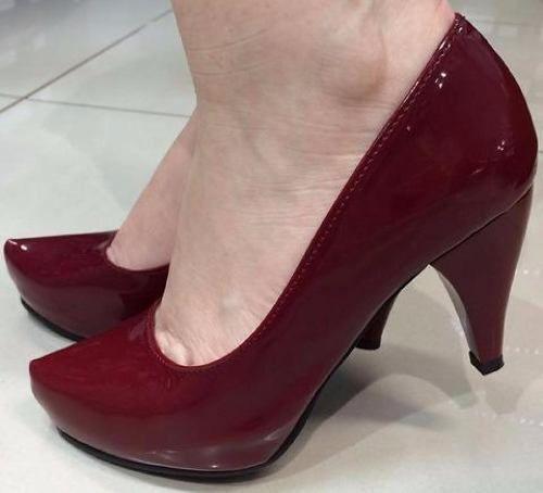scarpin cor de vinho