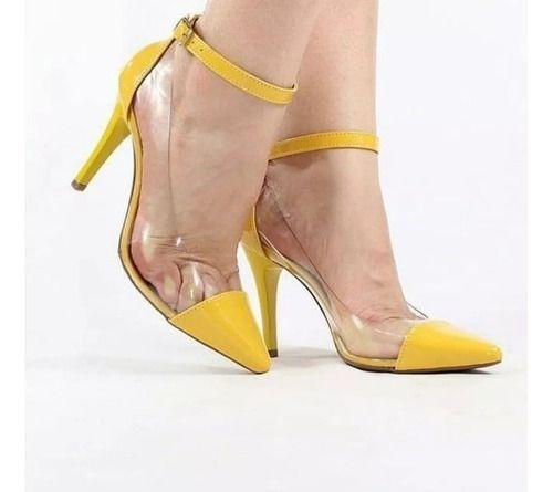 scarpin bico fino transparente