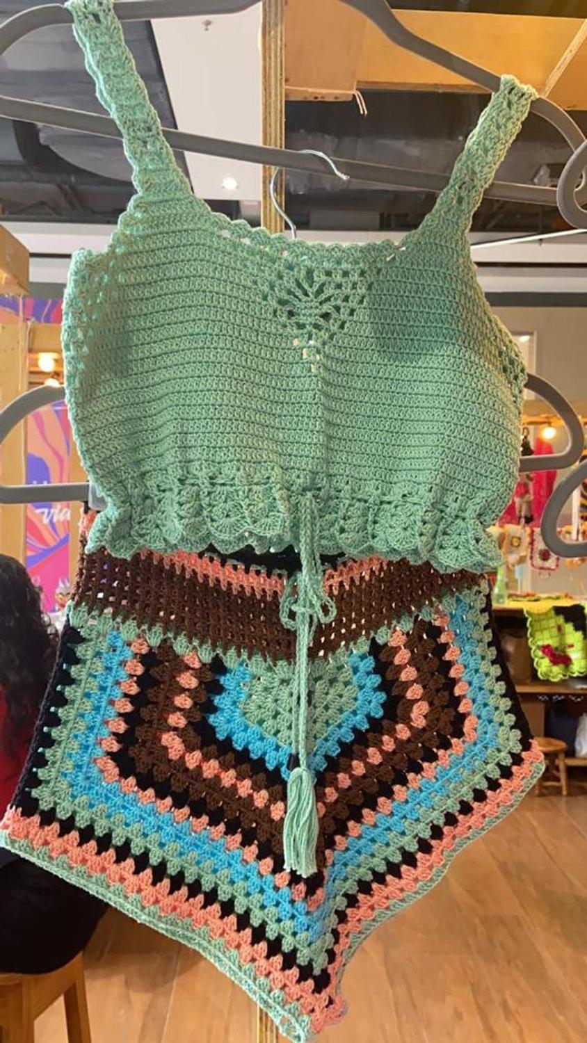 shorts e cropped de crochê