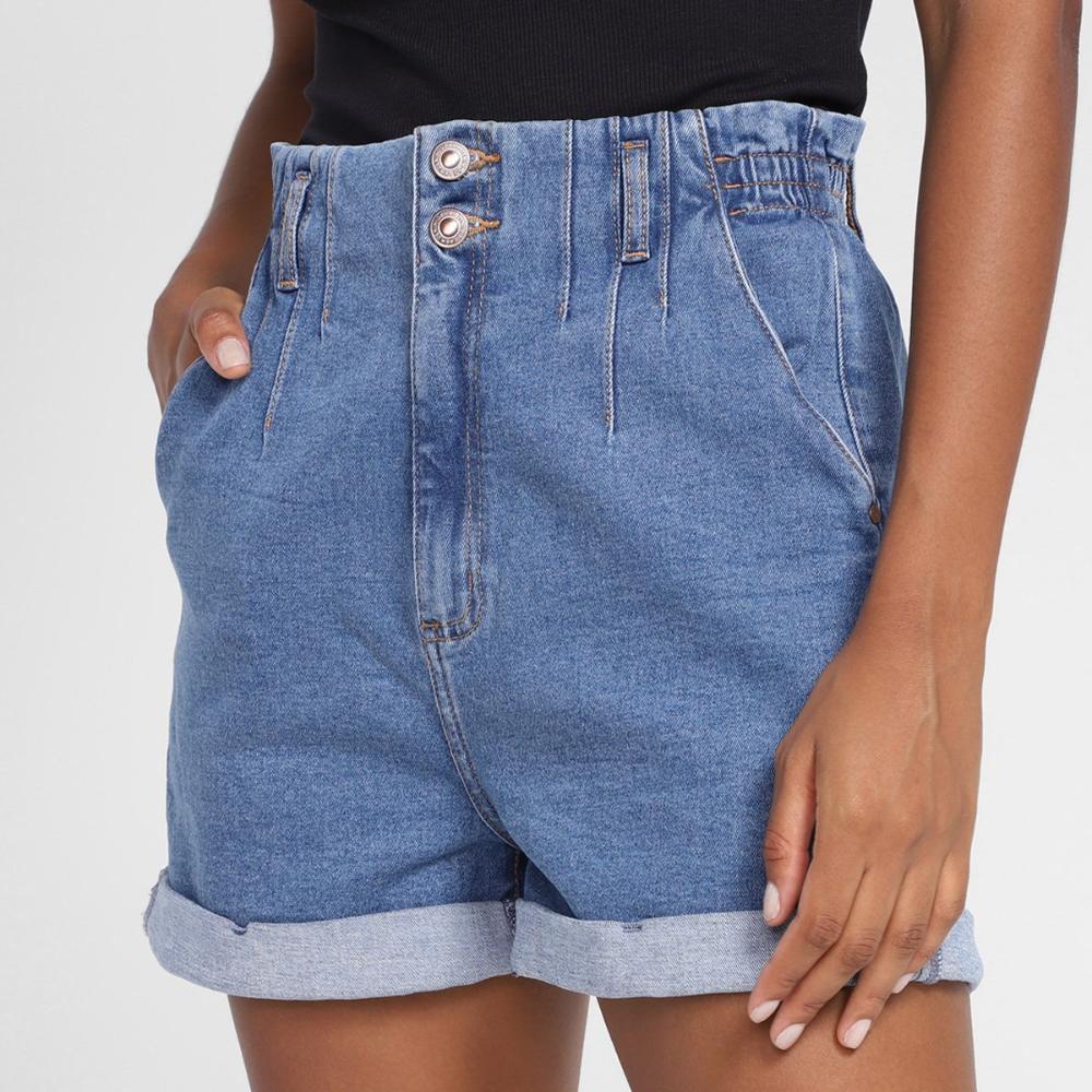 short jeans dobrado na cintura