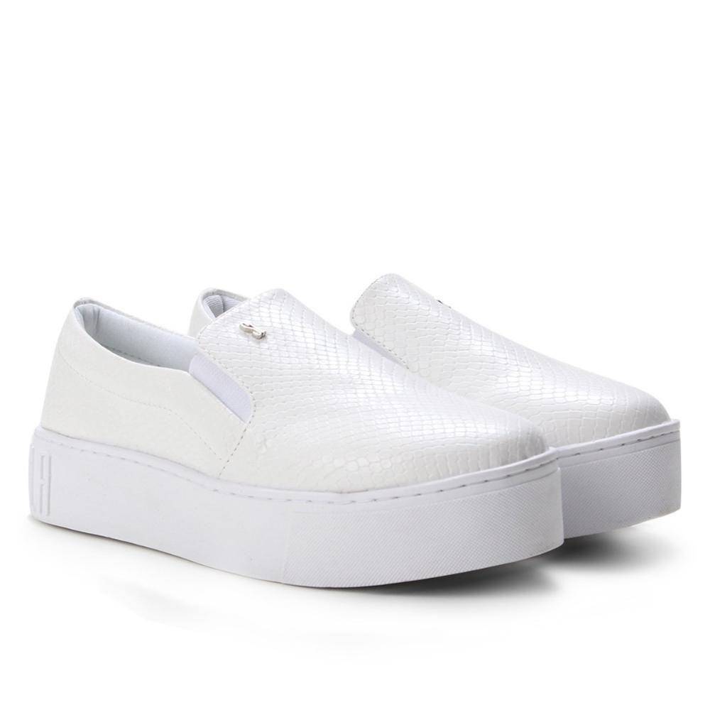 Tênis plataforma Santa Lolla com textura croco é aqui mesmo!