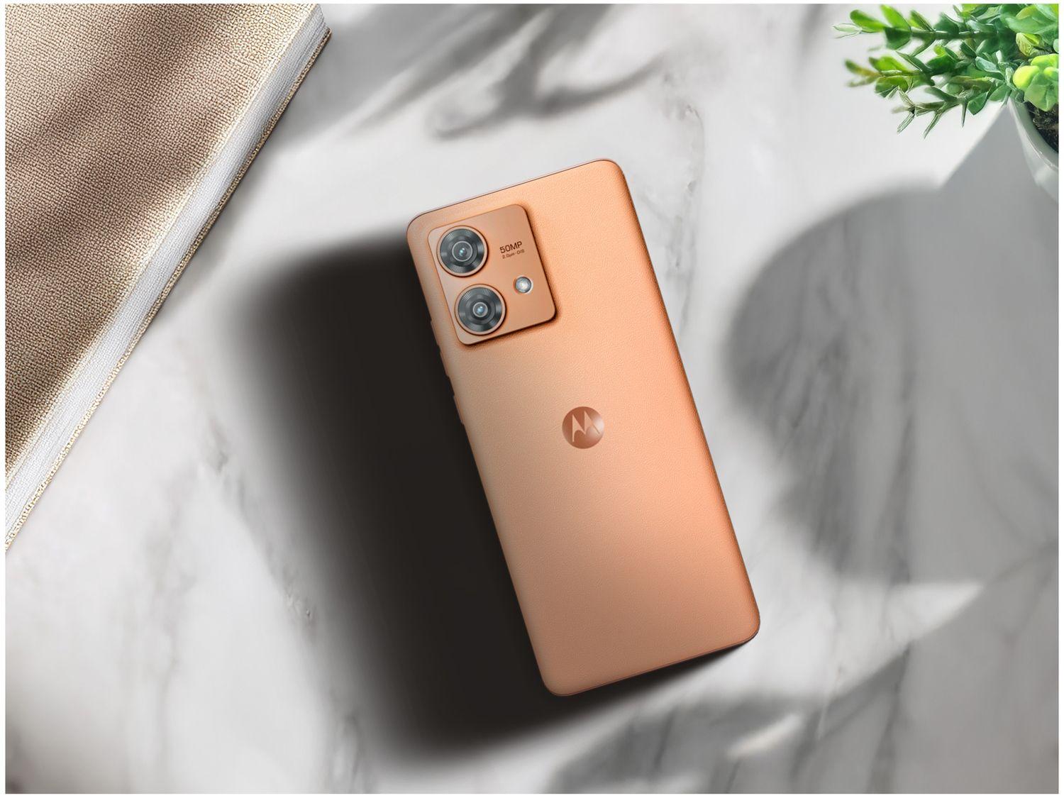 Smartphone Motorola Edge 40 Neo 256GB 5G 8GB RAM Rosa 6,55" Câm. Dupla + Selfie 32MP Dual Chip