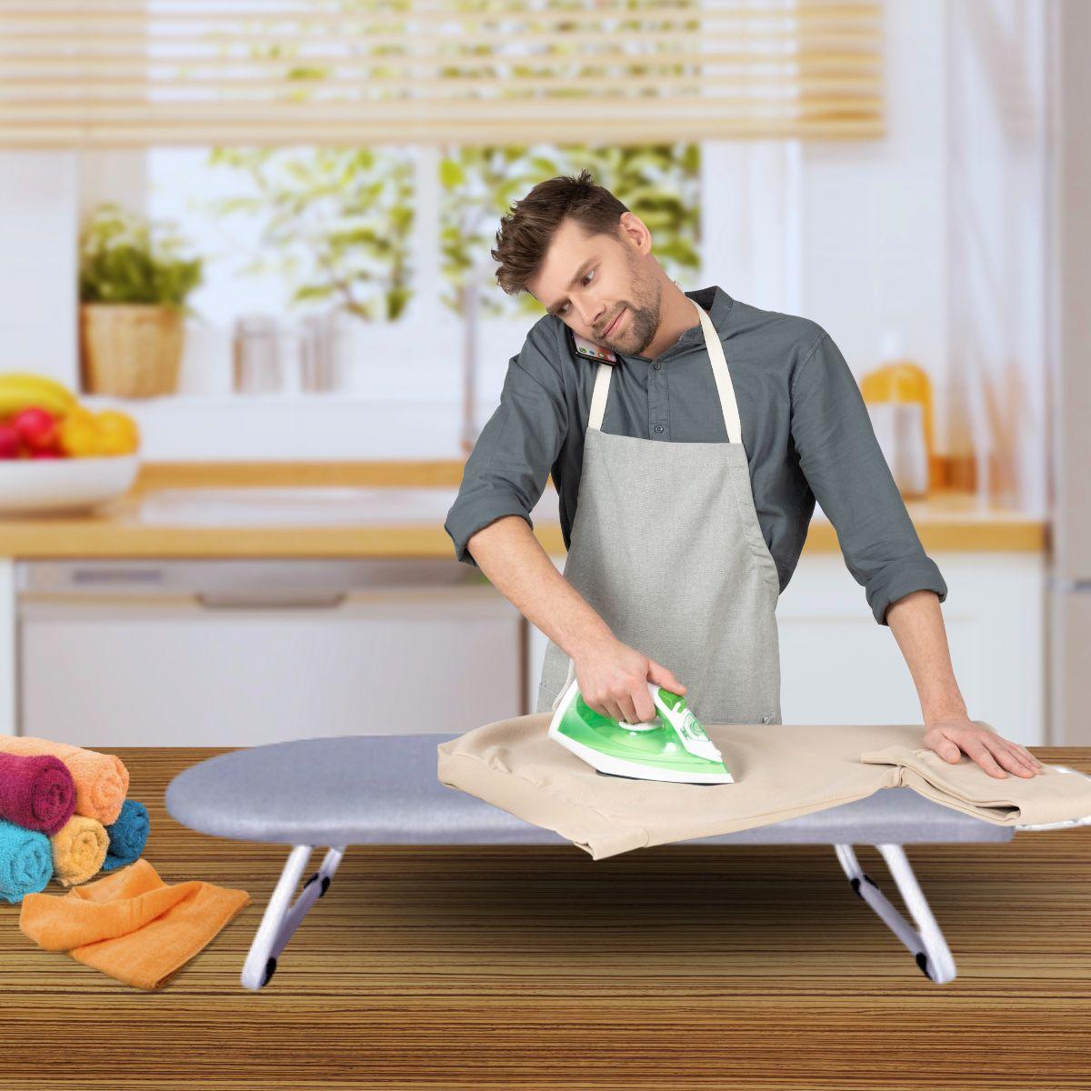 Imagem de Tabua Mesa Passar Roupa Portátil Passadeira Dobrável Cama Bancada com Porta Ferro - Utilaco