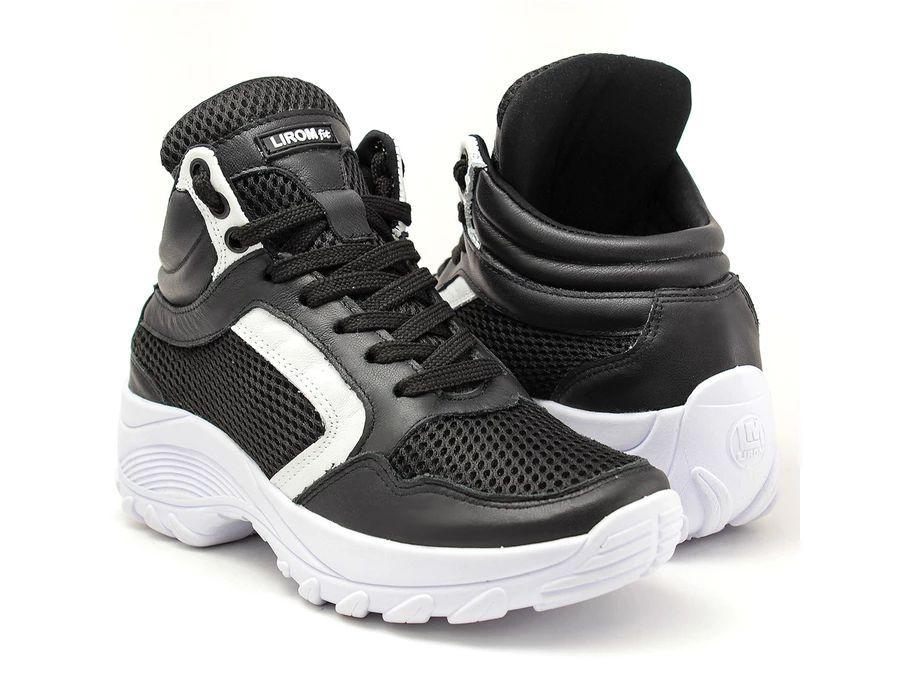 tenis com a lingua pra fora