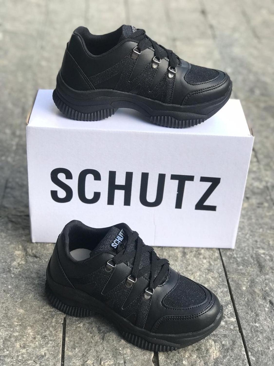 tenis preto feminino com brilho