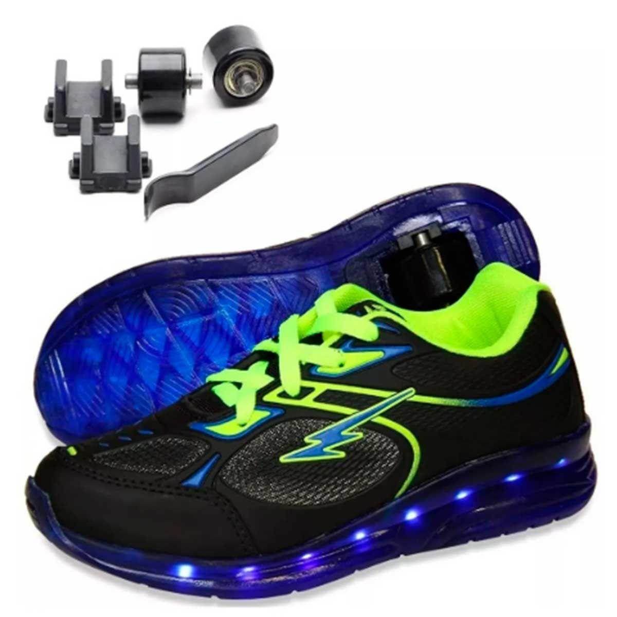 tênis de rodinha azul