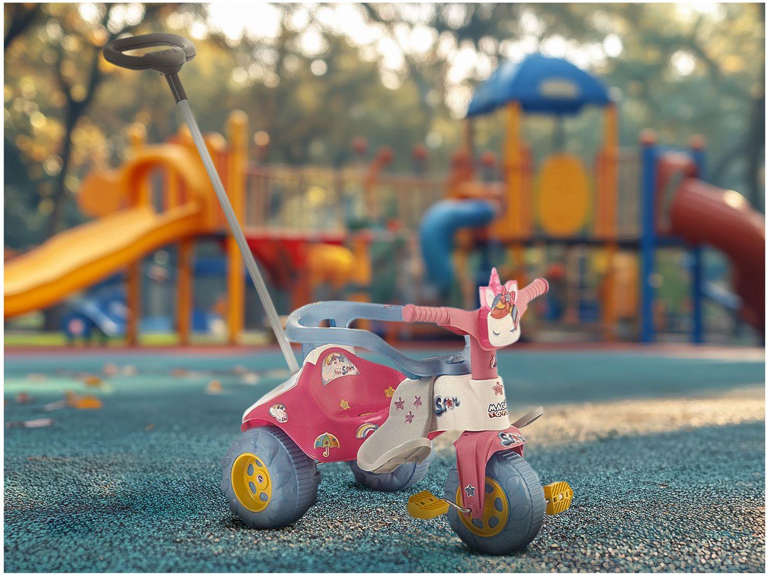 Triciclo Infantil Magic Toys com Empurrador